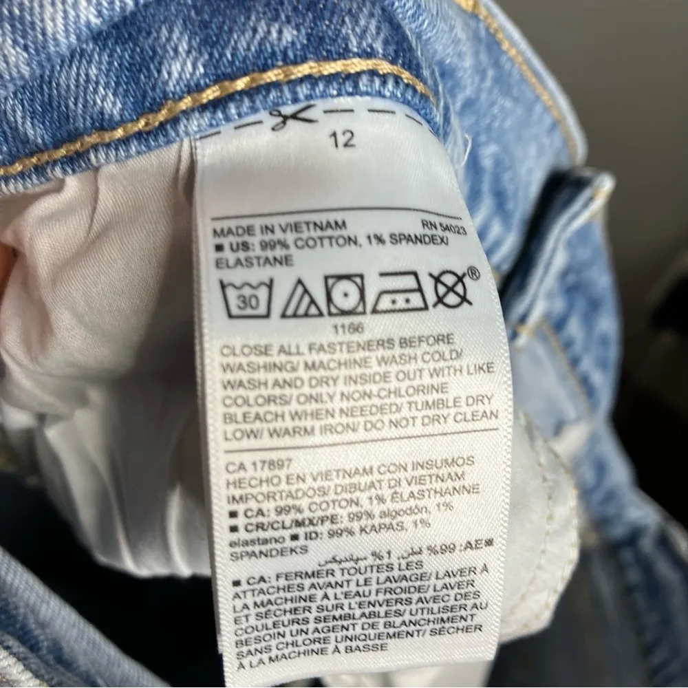 Old navy boyfriend mid rise Jeans distressed destroyed acid Wash size‎ 12 - Image 6