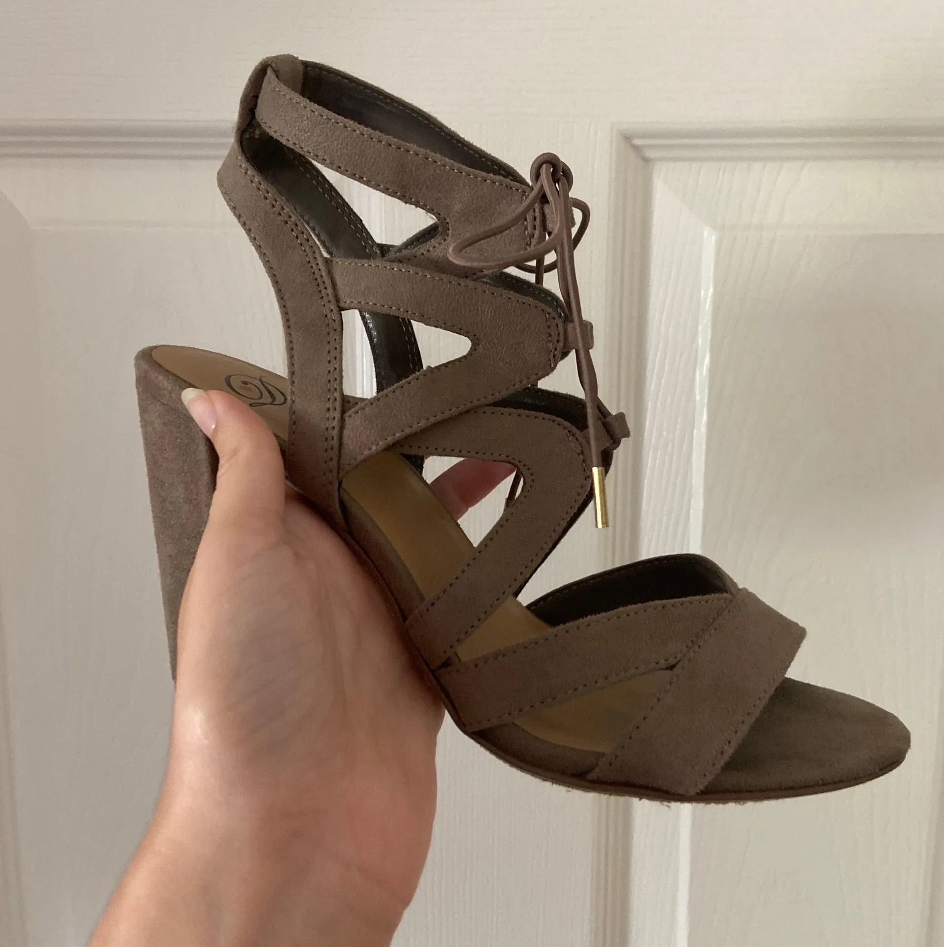 Grey Heels Gray Size 9 - Image 2