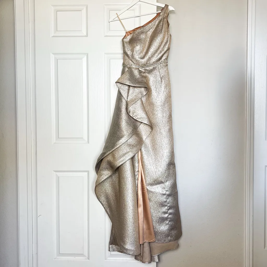 Mac Duggal  Women's One Shoulder Metallic Ruffled Evening Gown - Image 4