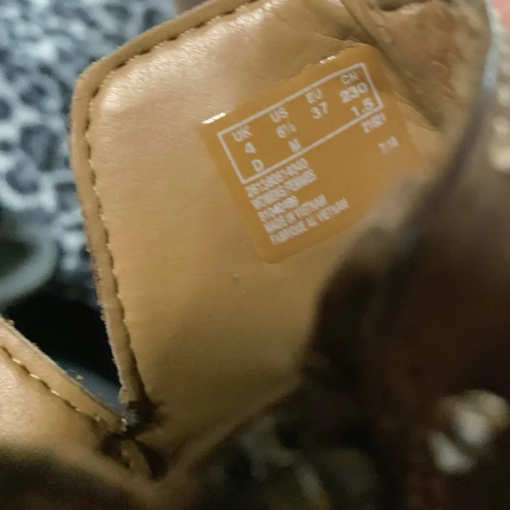 CLARKS Brown Leather Western Ankle Booties Size 6.5 - Image 4