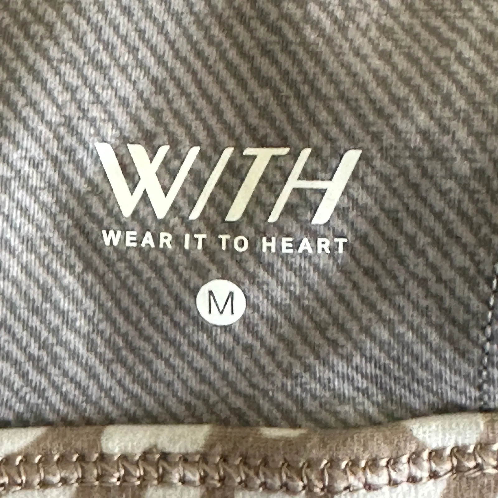 Peloton Wear It To Heart Sports Bra Womens M Animal Print Crop Activewear - Image 5