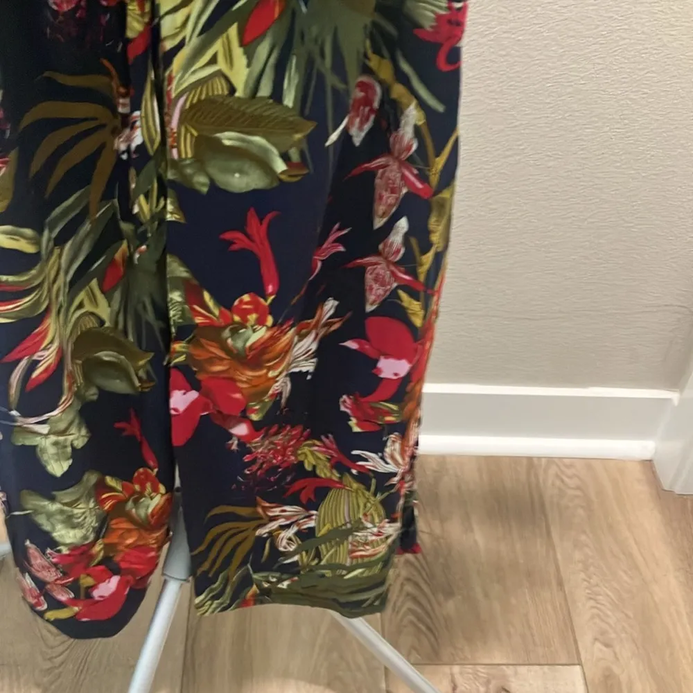 2fer spacegirly elastic waist Hawaii print with navy blue cold shoulder top LC Size undefined - Image 2