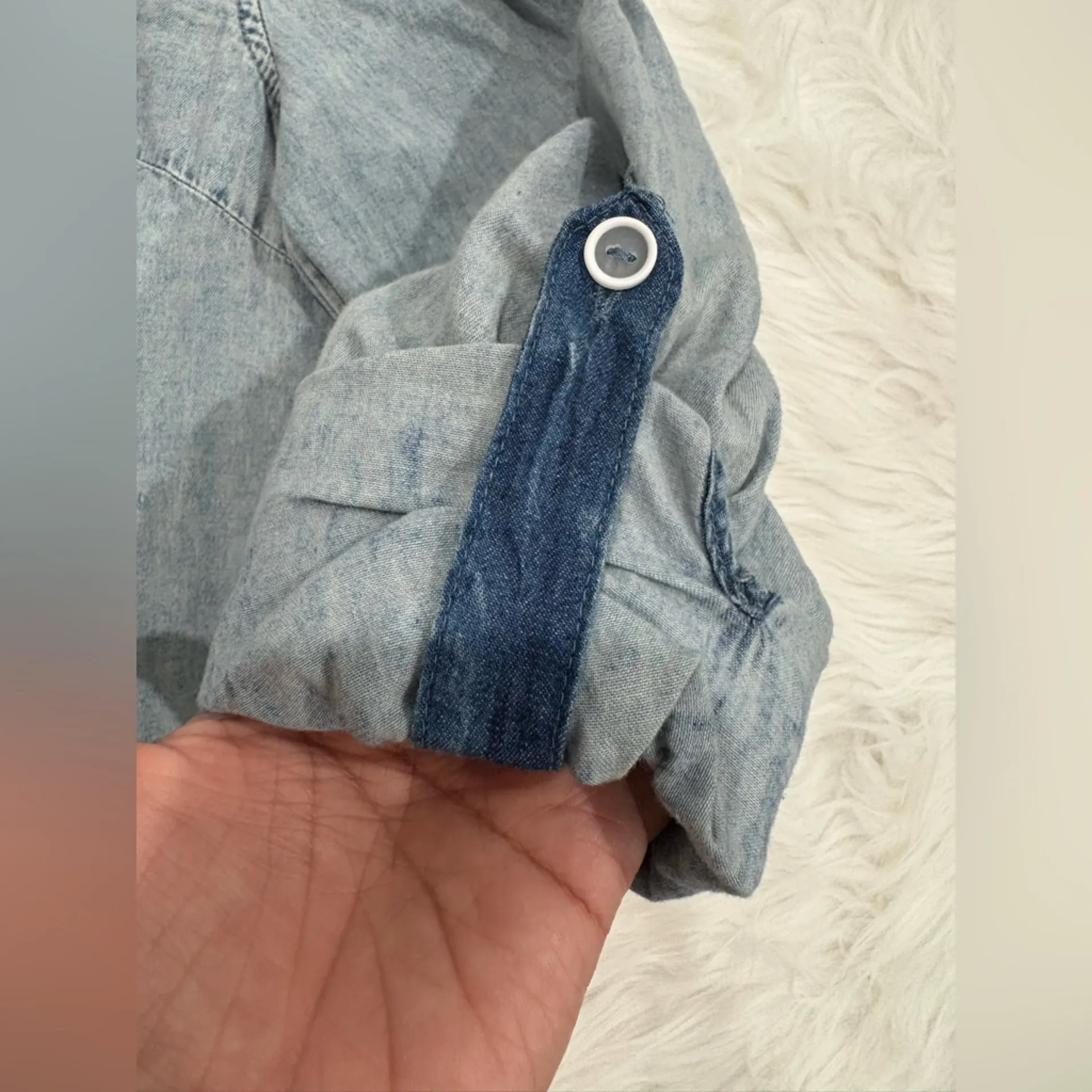 🆕 Women's Light Denim Button Down Shirt Size S Blue - Image 6