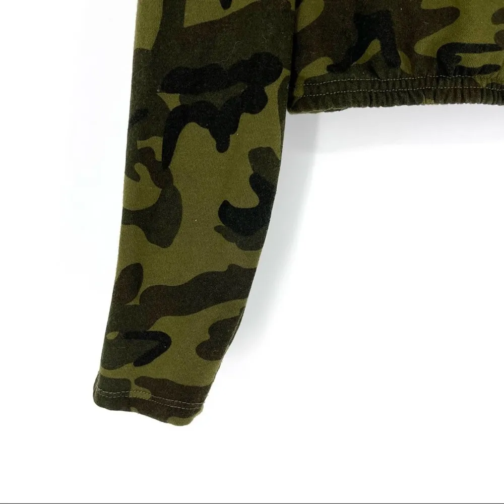 TIMING Long-sleeve Cropped Sweatshirt Camo Print Boxy Fit Size M - Image 4