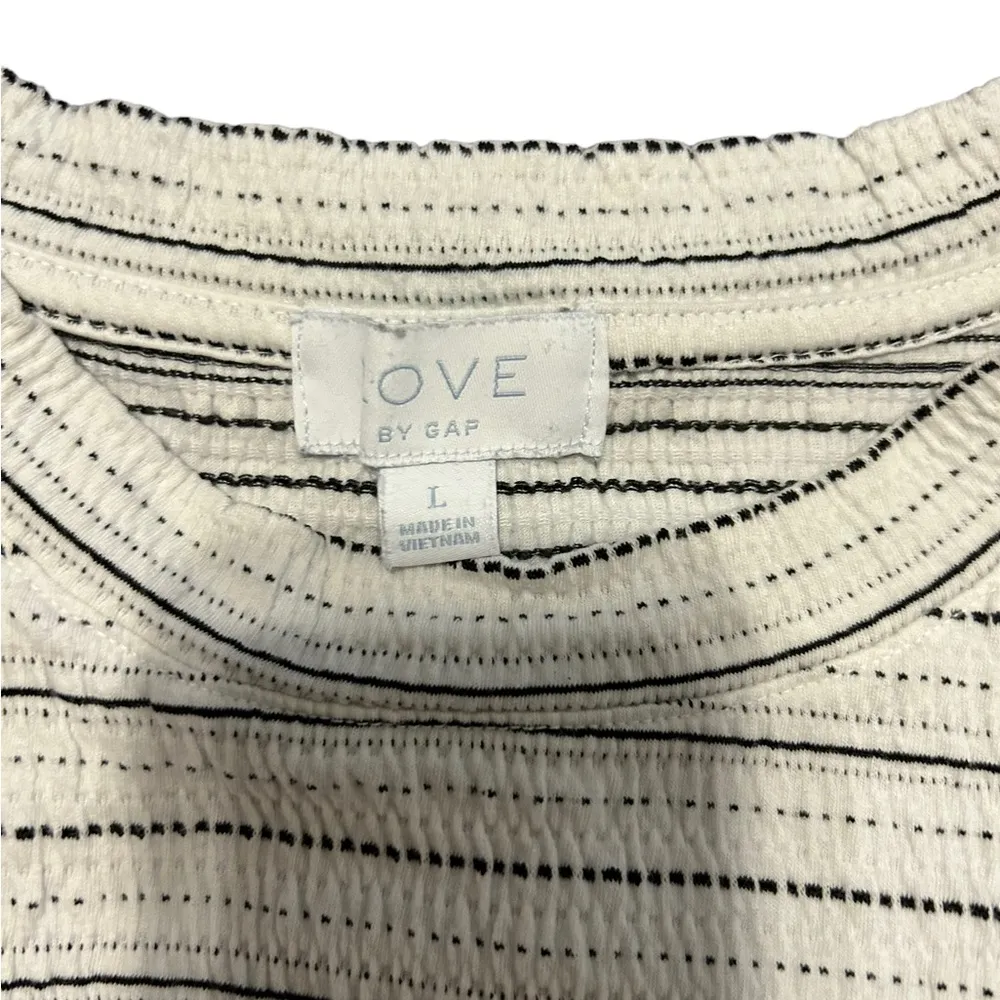 Love by gap striped short sleeve shirt size large - Image 4
