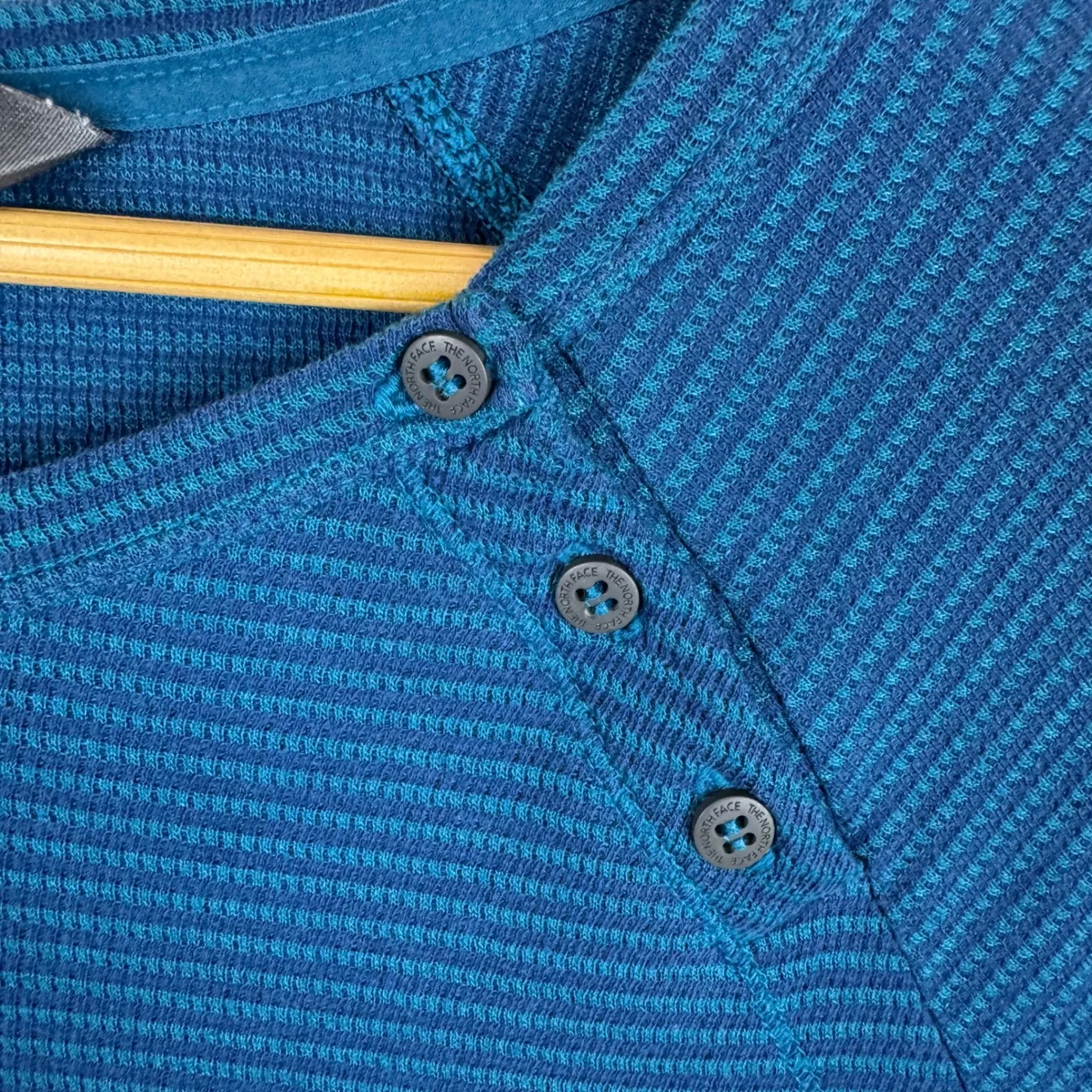 The North Face Womens Striped Thermal Top Sz L Blue‎ Outdoors Hiking Stretch - Image 2