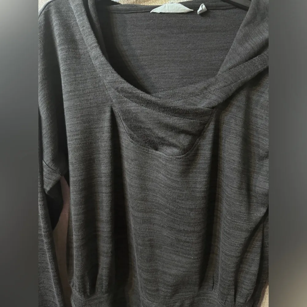 Athleta Gray / Black Batwing and Robin Hoodie Size Small - Image 4