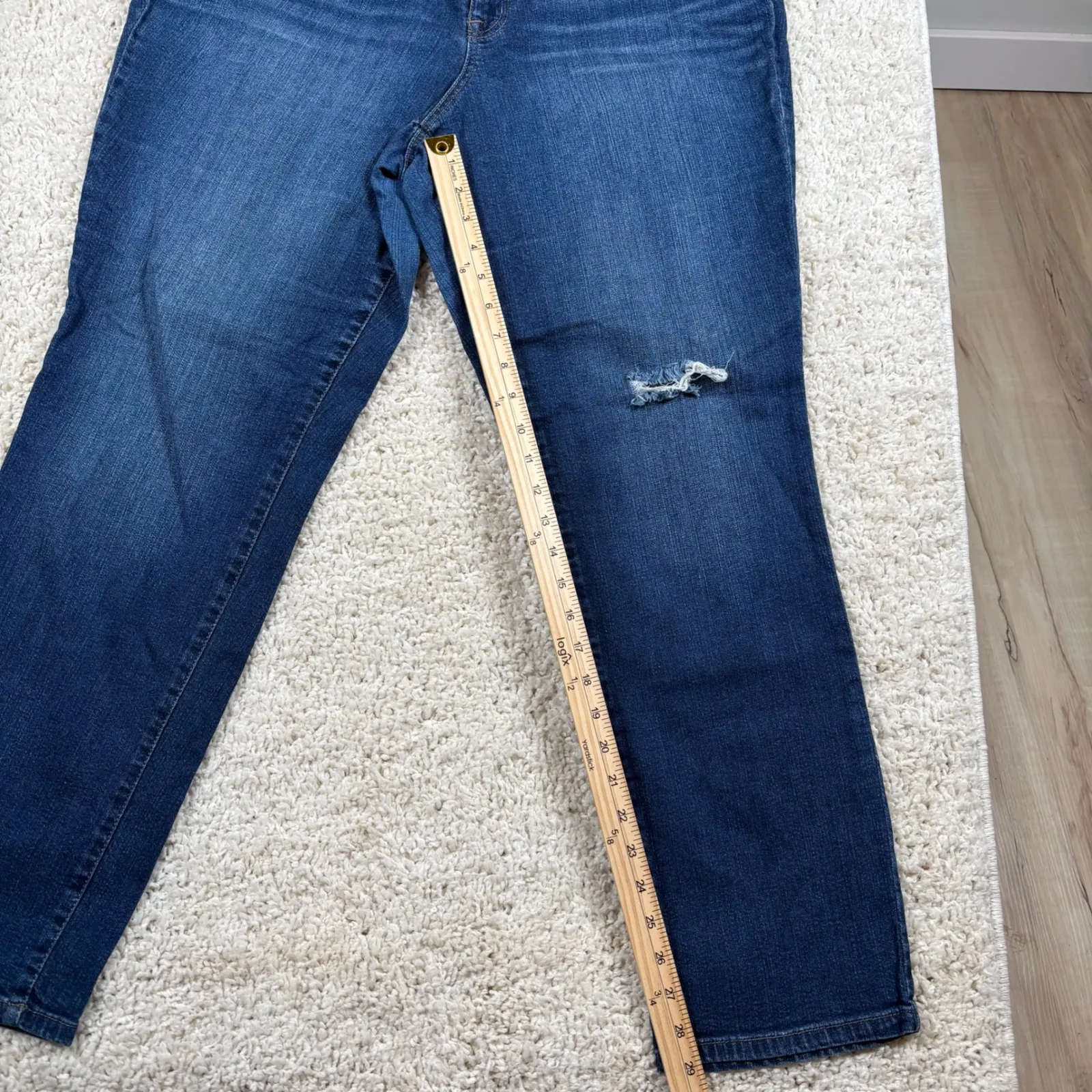 Style Co Denim Slim Leg Jeans Blue Wash Distressed Knee Womens 16W - Image 4