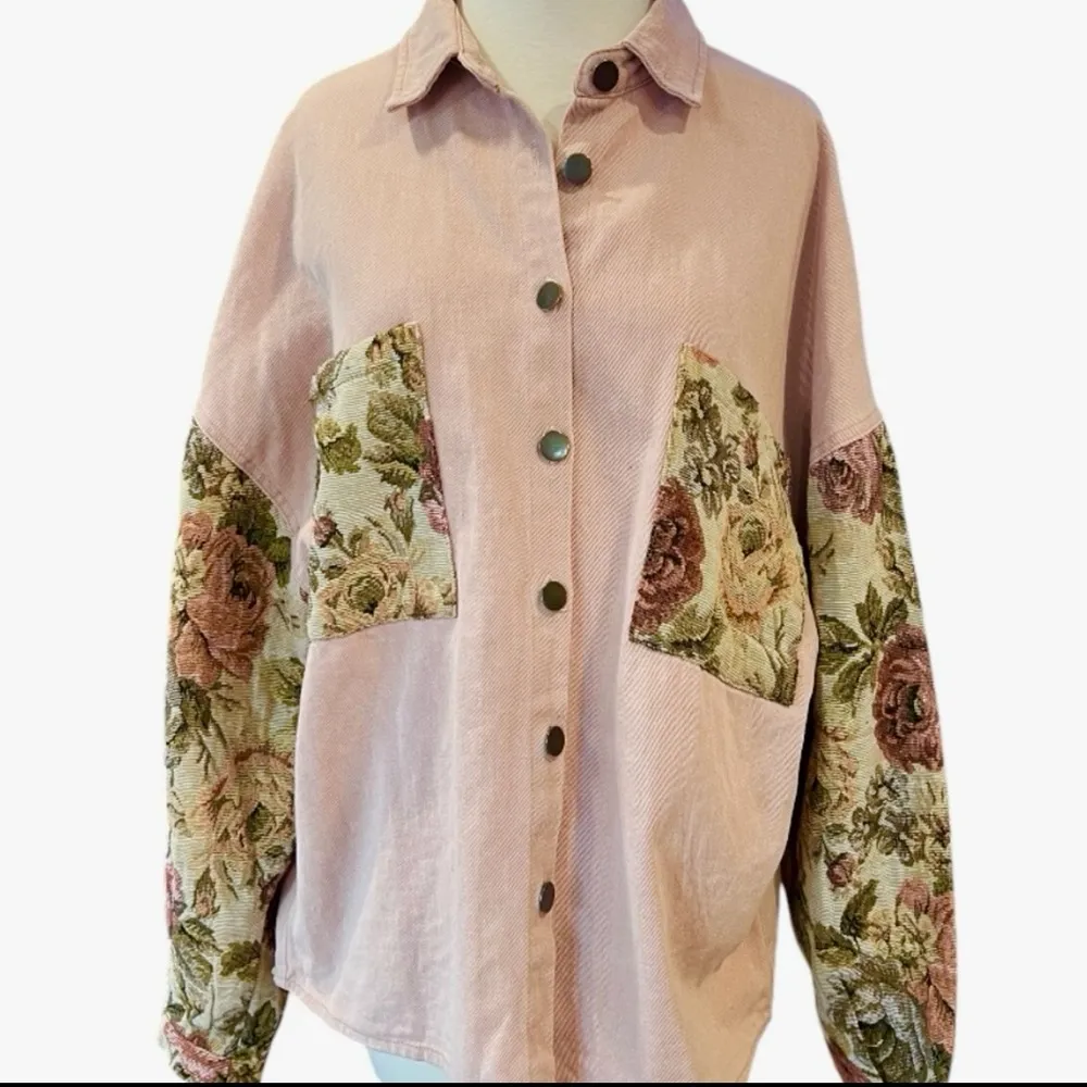 POL Blush Floral Contrast Jacquard Long Sleeve Button Down Shacket Size Small - Image 5