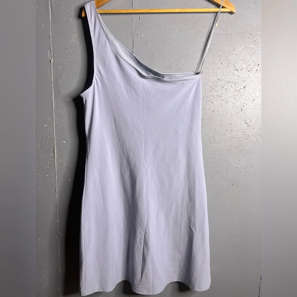 Abercrombie & Fitch Traveler One Shoulder Dress in size Medium Tall. - Image 3