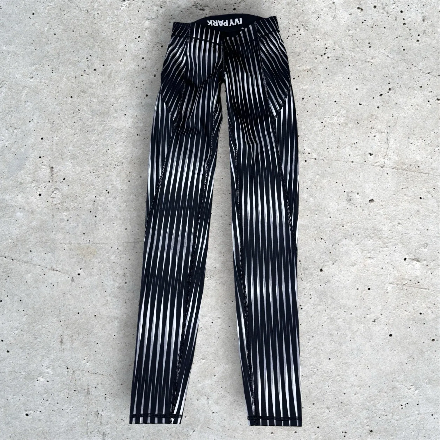 IVY PARK Kaleidoscope Full Length‎ Workout Leggings Black White Beyoncé Sz XS - Image 2