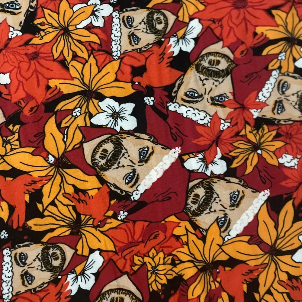 Lularoe Classic Tee Patrick & Poinsettias Size Sm - Image 3