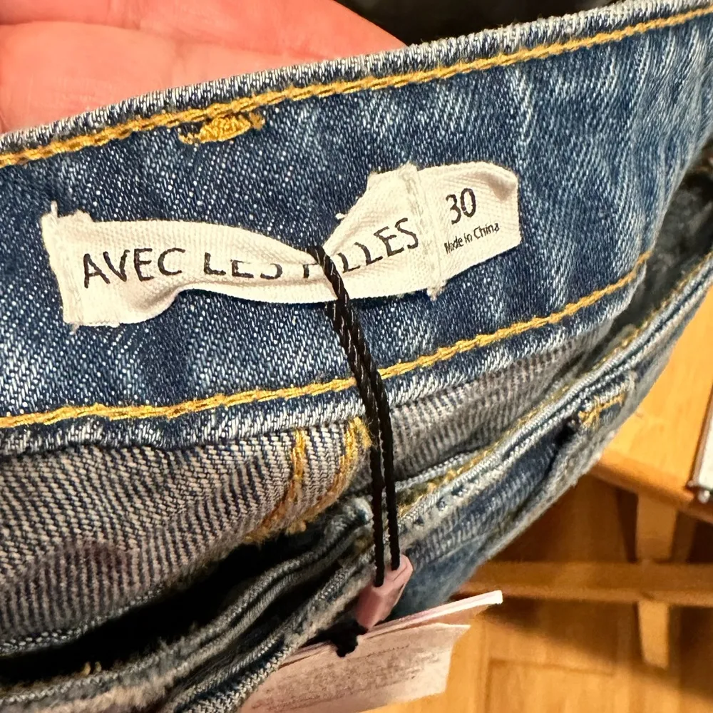 AVEC LES FILLES HIGH RISE BLUE DENIM DISTRESSED RAW SPLIT HEM MOM JEANS 30 - Image 8