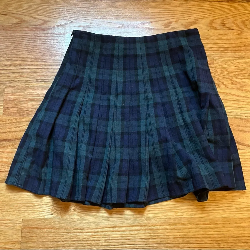 Brandy Melville Navy blue and dark green plaid pleated skirt - Image 2