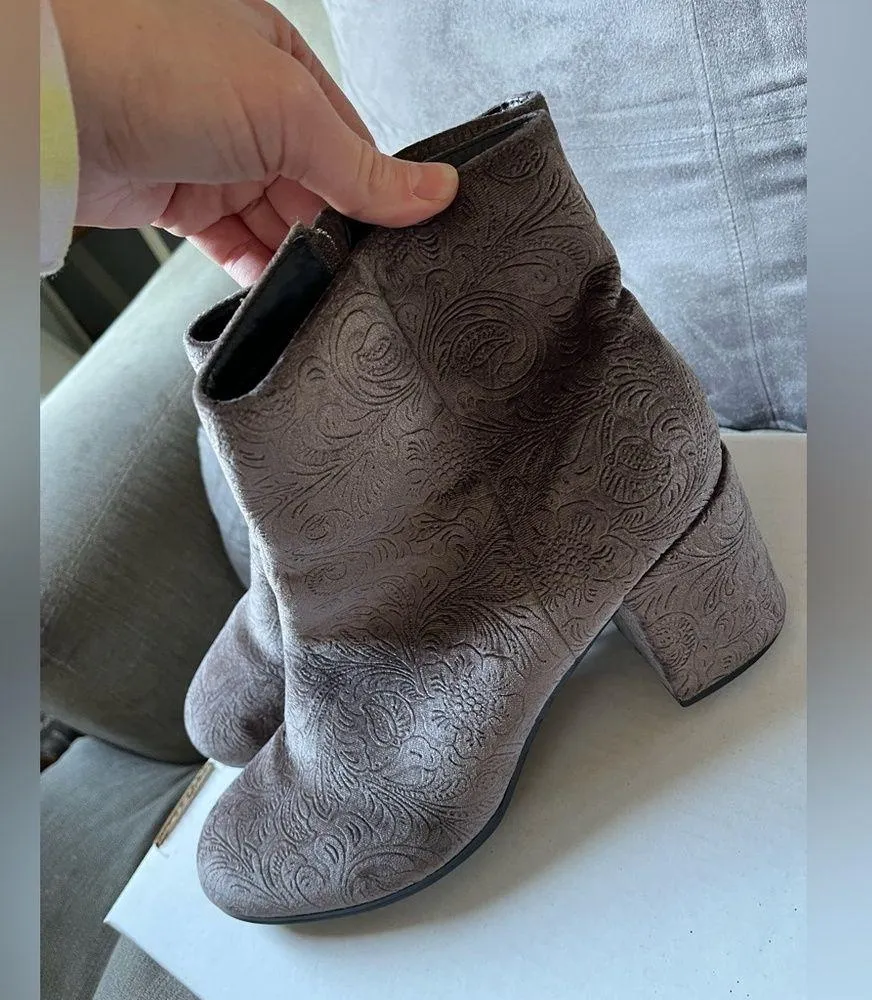 Indigo Rd Crusona Paisley/Floral gray velvet block heel boots - Image 8