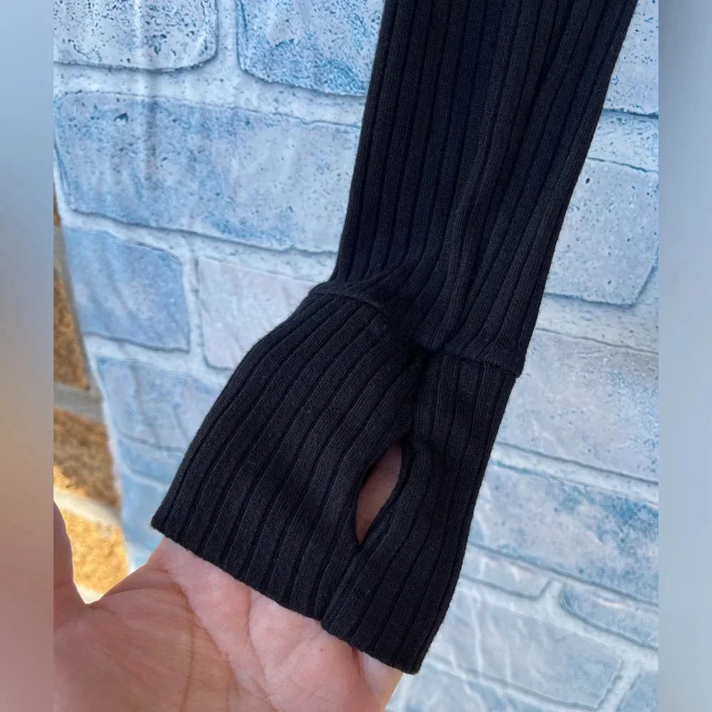 Michael Lauren cut out long sleeve top size small - Image 6