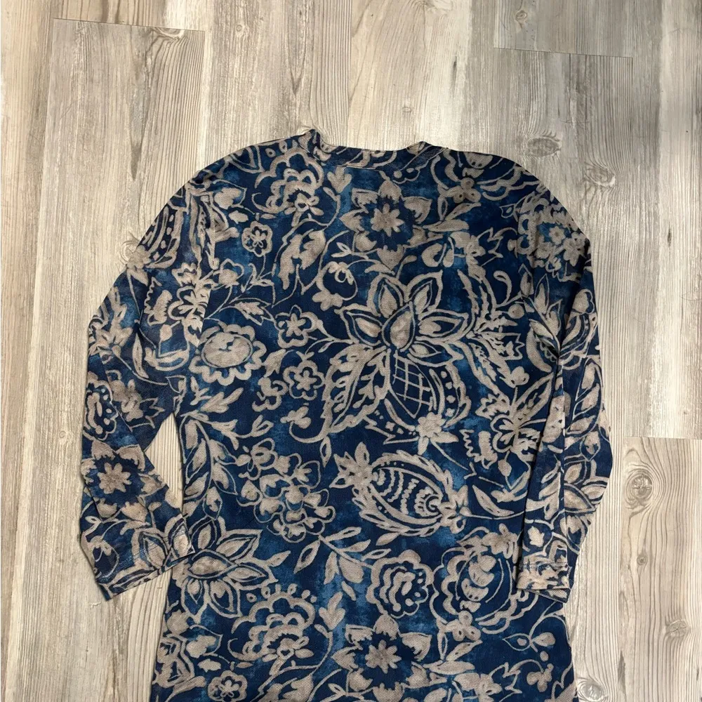 CHAPS denim Size small blue and tan floral print blouse with 3/4 sleeves - Image 2