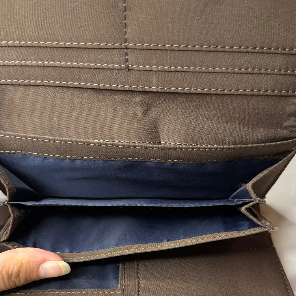 Elegant Brown Leather Wallet - Image 3