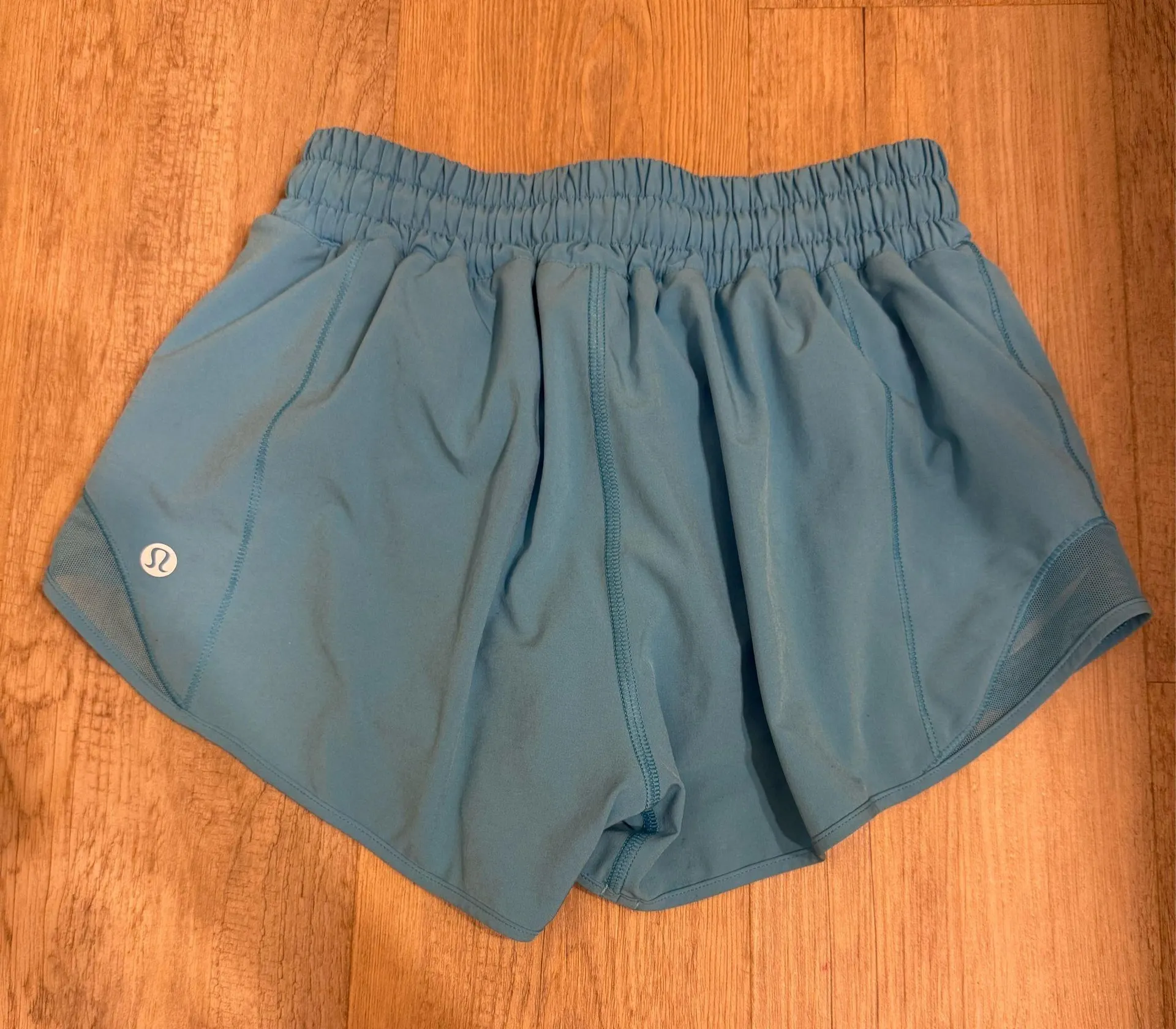 Low-Rise Lululemon Shorts 2.5" Hotty Hot - Image 2