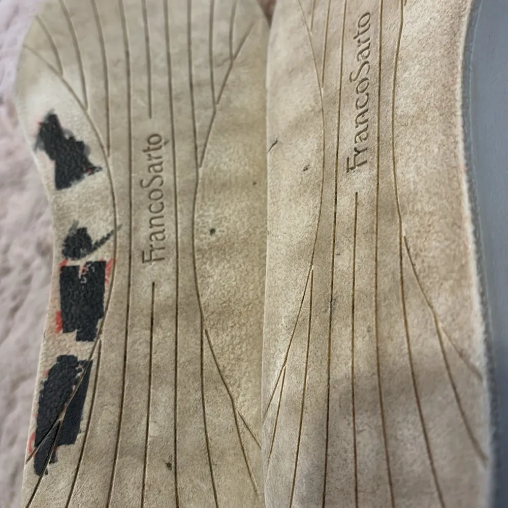 shoes in size 9.5M - Image 9