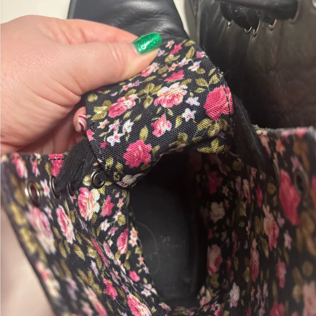 Dr Martens Air Wair Stratford Black Floral Foldover Leather Combat Boots Size 8L - Image 6