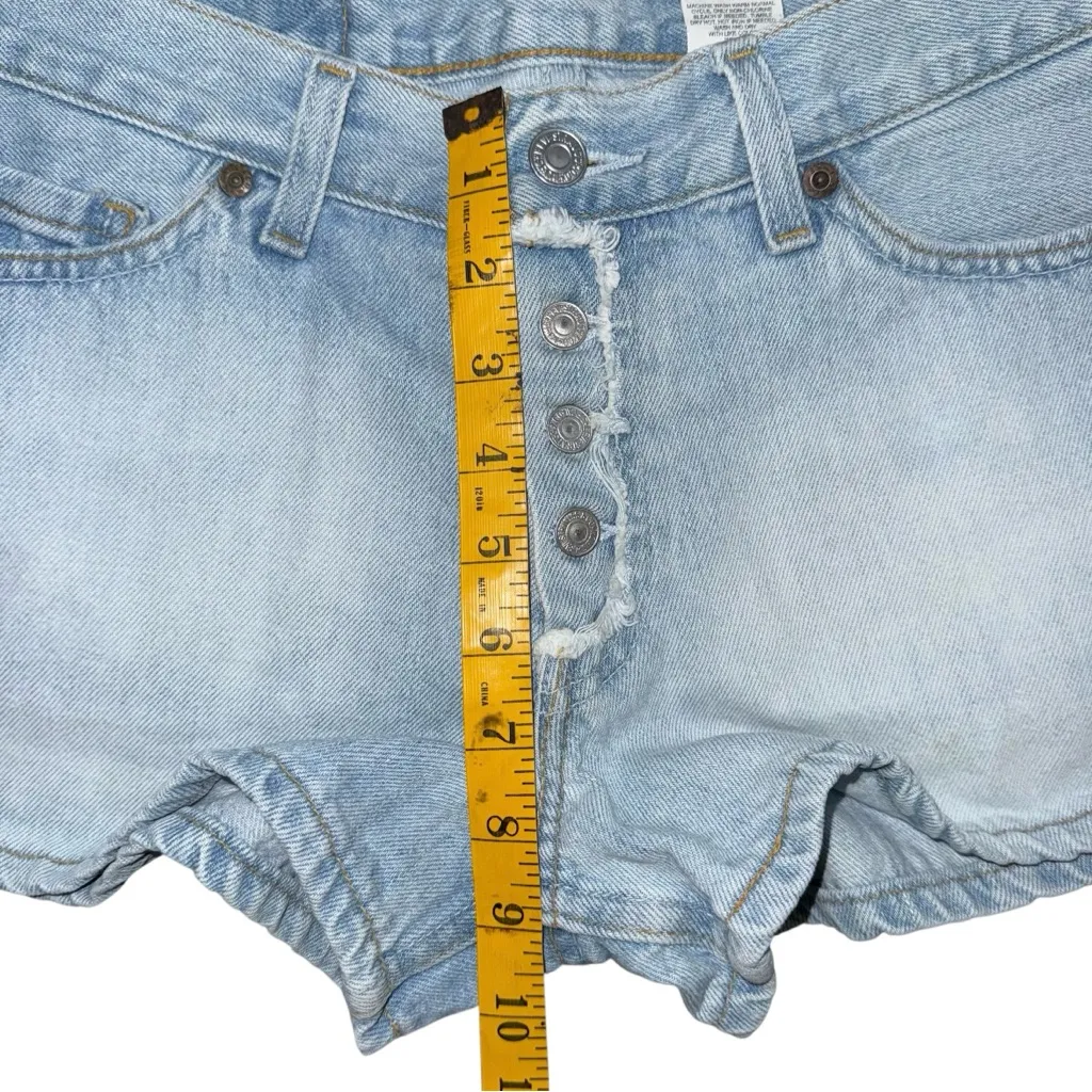 Vintage Y2K Levi’s Exposed Button Fly Denim Jean Shorts 5 / 28 Light Wash 2001 - Image 8