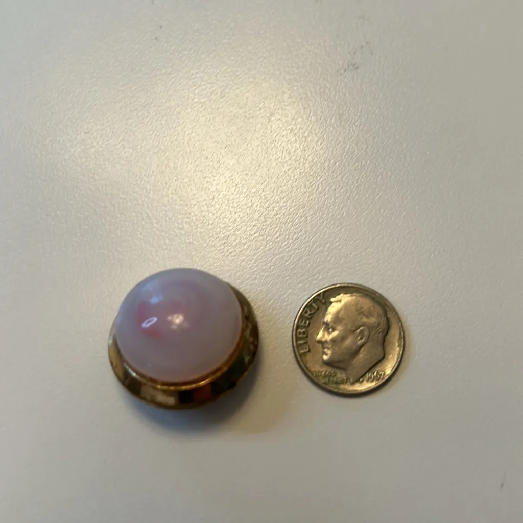 Vintage round clip on earrings milky pinkish center glass stone set in gold tone Pink - Image 7