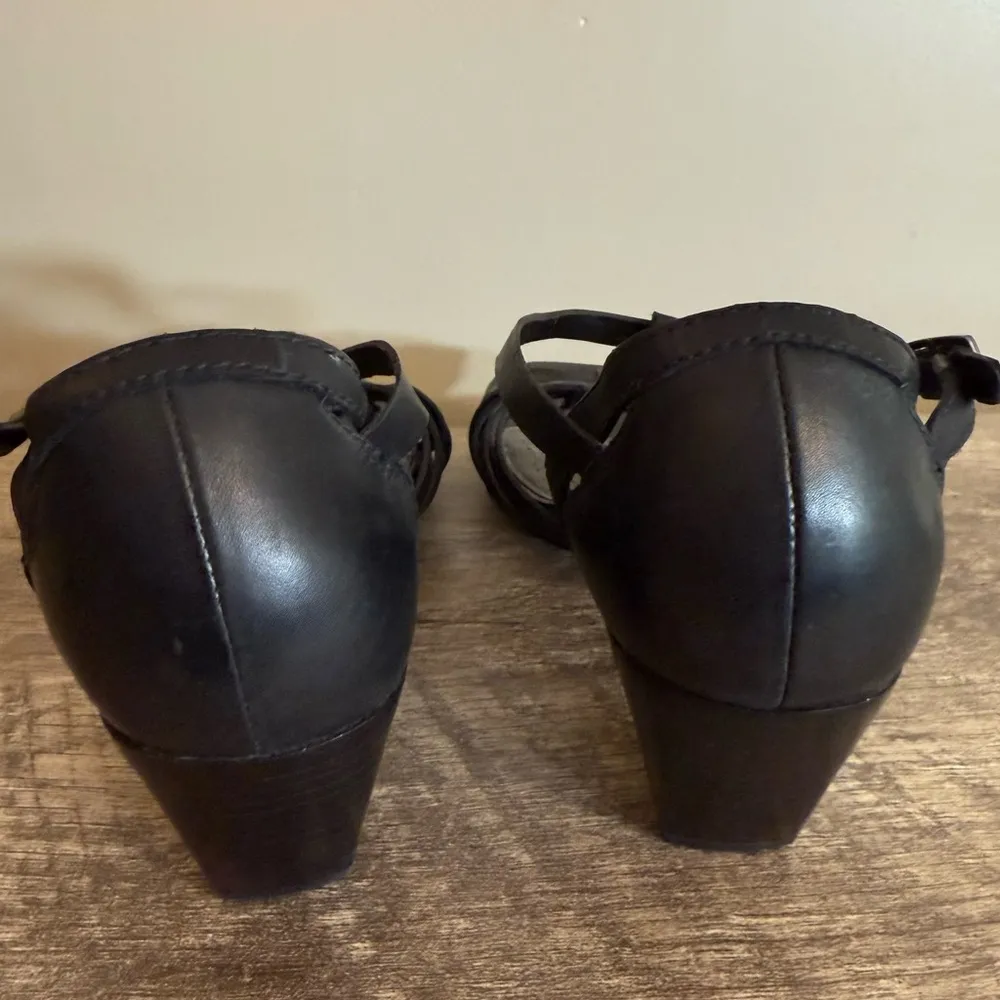 Coach and Four Claridge Black Leather T Strap Sandals Heels Women’s Size 9.5 - Image 8