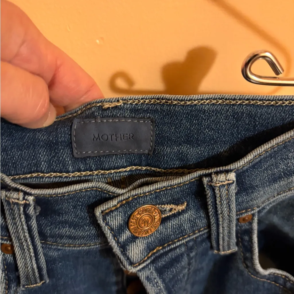 Mother Tomcat Ankle Fray Jeans in Let’s Just Be Friends - Image 6