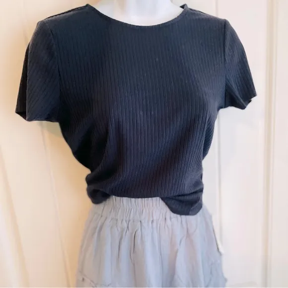 Navy Blue Ribbed Knit Raw Hem Cropped Hippie Baby Tee Shirt Top Sz Small EUC GB - Image 2