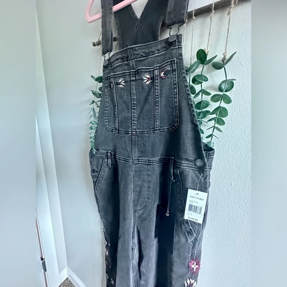 NWT Driftwood Denim Brady Boyfriend Overalls- Black Distressed Burgundy Cherokee - Image 4