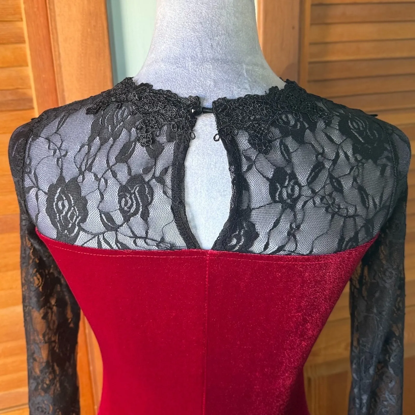 Gothic Victorian Vampire Blood Flowers Red Velvet & Black Lace Gown Dress XS - Image 9