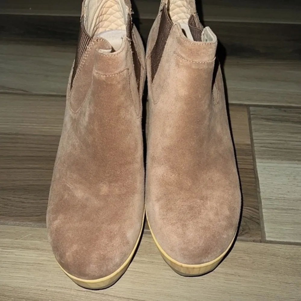 Dr. Scholl’s Wild About Water Resistant Platform Clog Chelsea Booties, Size 9.5 - Image 3