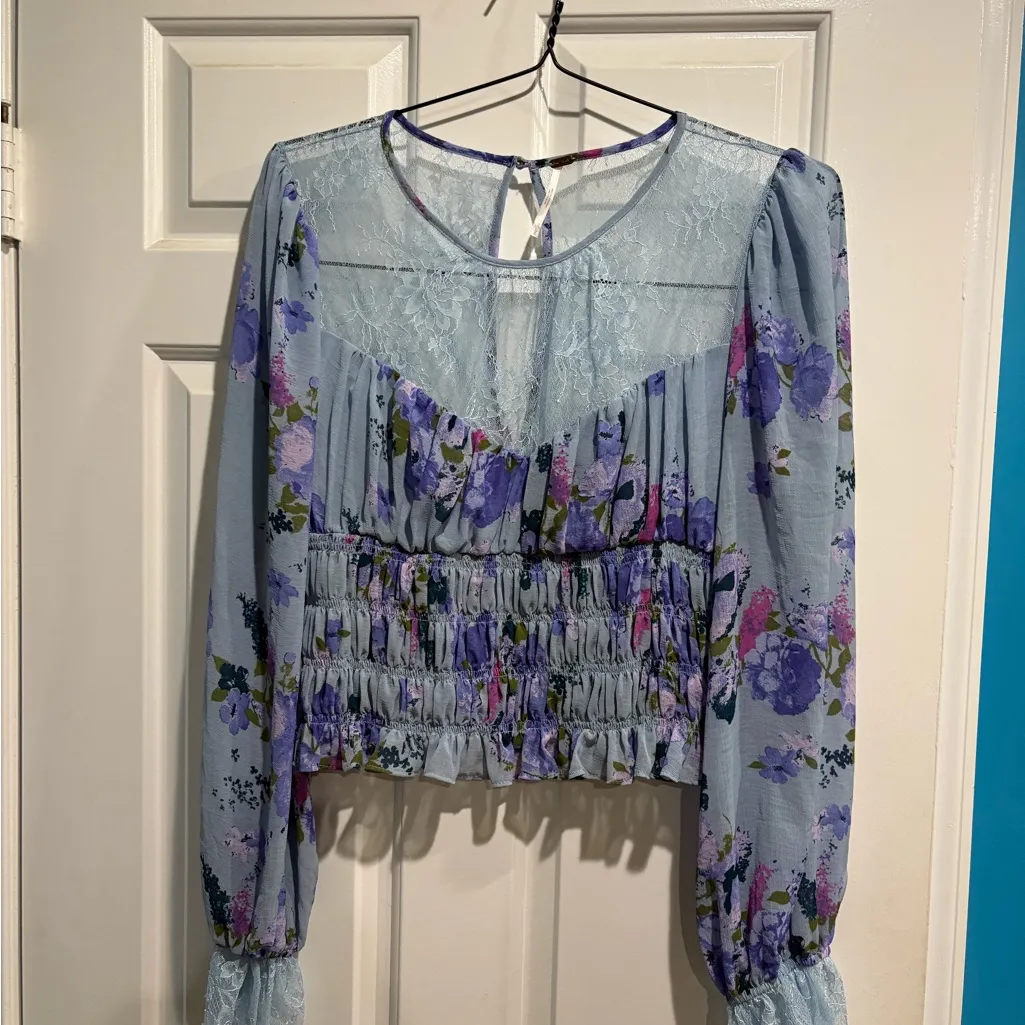 Free People Daphne Floral-print Smocked Top blouse blue purple sz L - Image 3