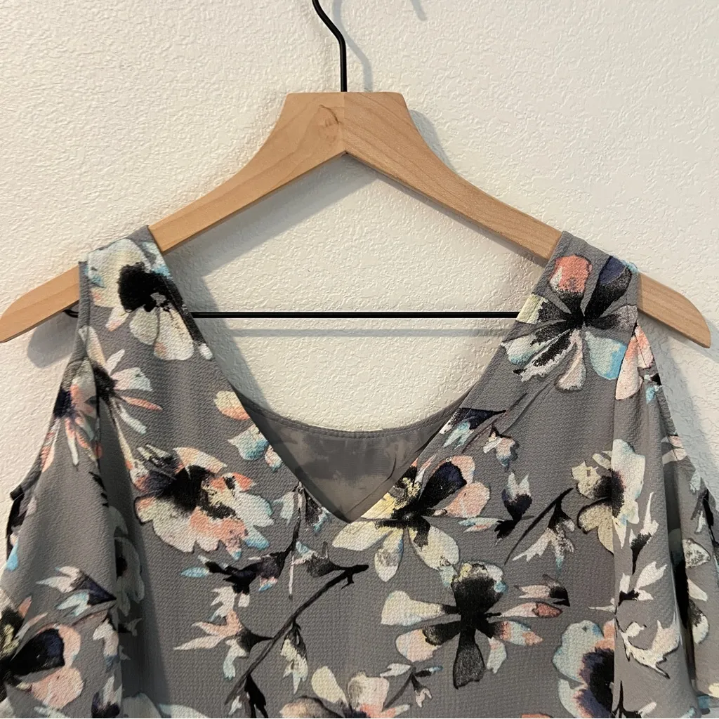 C&E Crepe Floral Flutter Sleeve Cold Shoulder V Back Tunic Dress Size‎ XS - Image 4