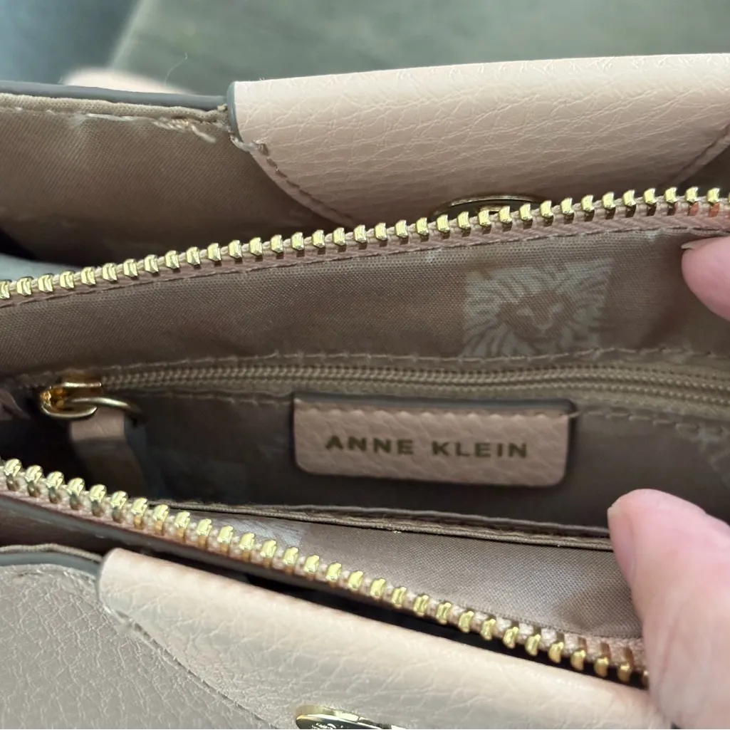 Anne Klein | Pale Pink Crossbody Zipper |  Top Bag Purse Faux Leather | w/defect - Image 9