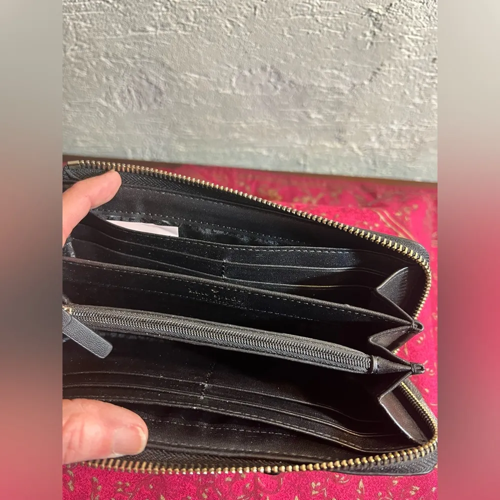 Kate Spade Nisha Renny Street black zip wallet w bow front. Condition: like new - Image 11