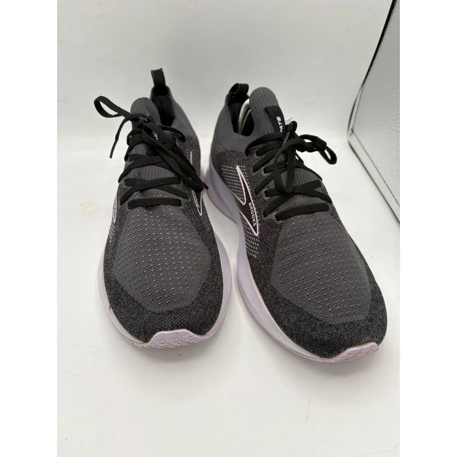 Brooks Levitate 5 Women's Running Shoes Stealth Fit Gray Pink Sneakers Size 11 - Image 4
