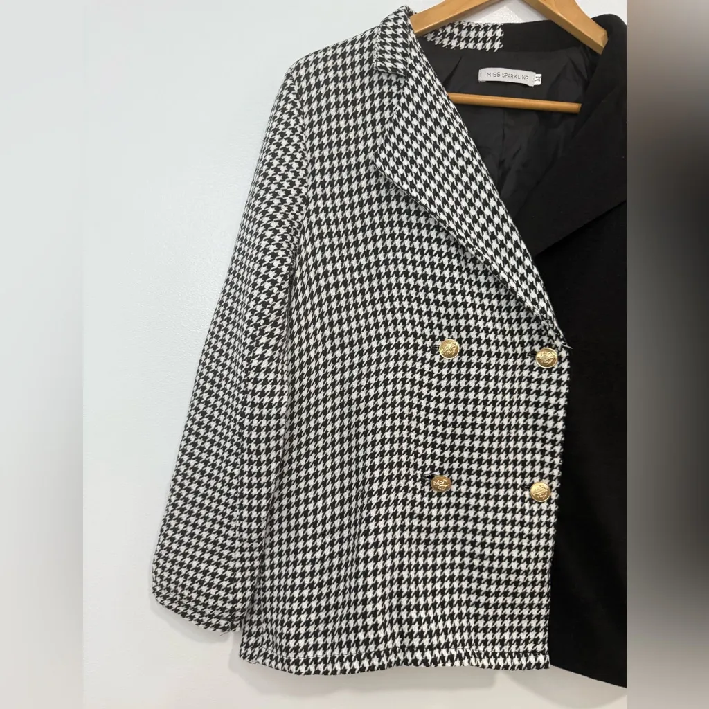 Elegant Black and White Houndstooth Midi Coat Size M - Image 3