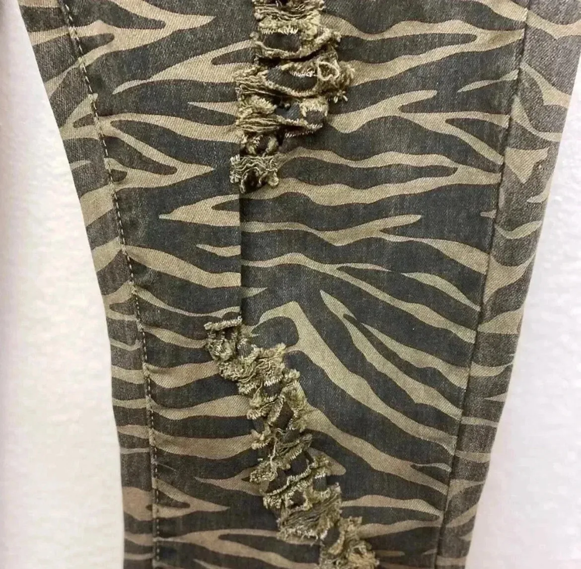 🆕 Distress Faded Olive Zebra Print Skinny Pants S🆕 - Image 6