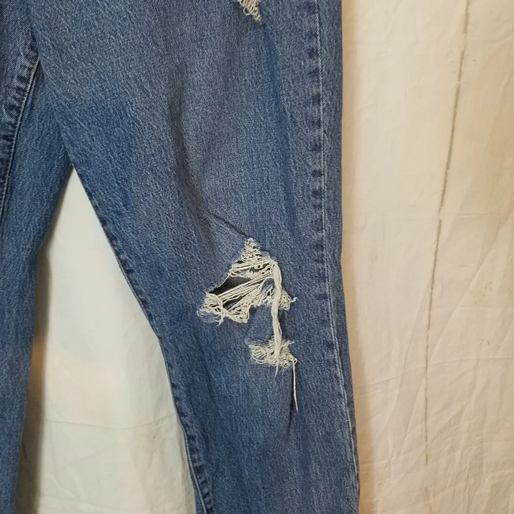 Universal Thread Blue Straight Leg Jeans - Image 4