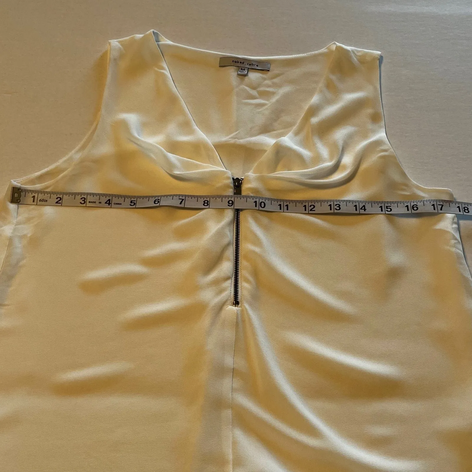 Naked Zebra white womens sleeveless blouse front zipper detail v-neck medium‎ M - Image 6