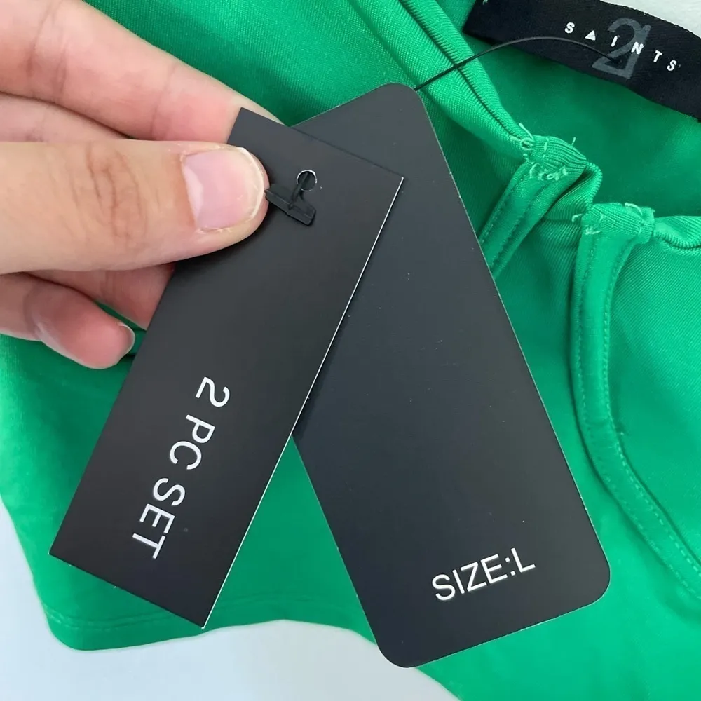 21 Saints Cropped Tank Top size large NWT Green - Image 3