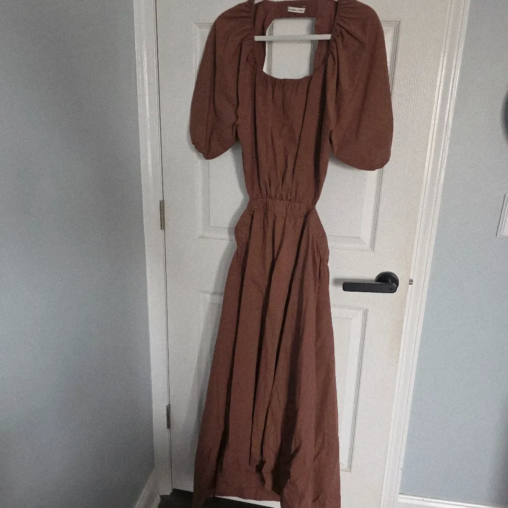 A&F Open Back Brown Midi Dress L - Image 3
