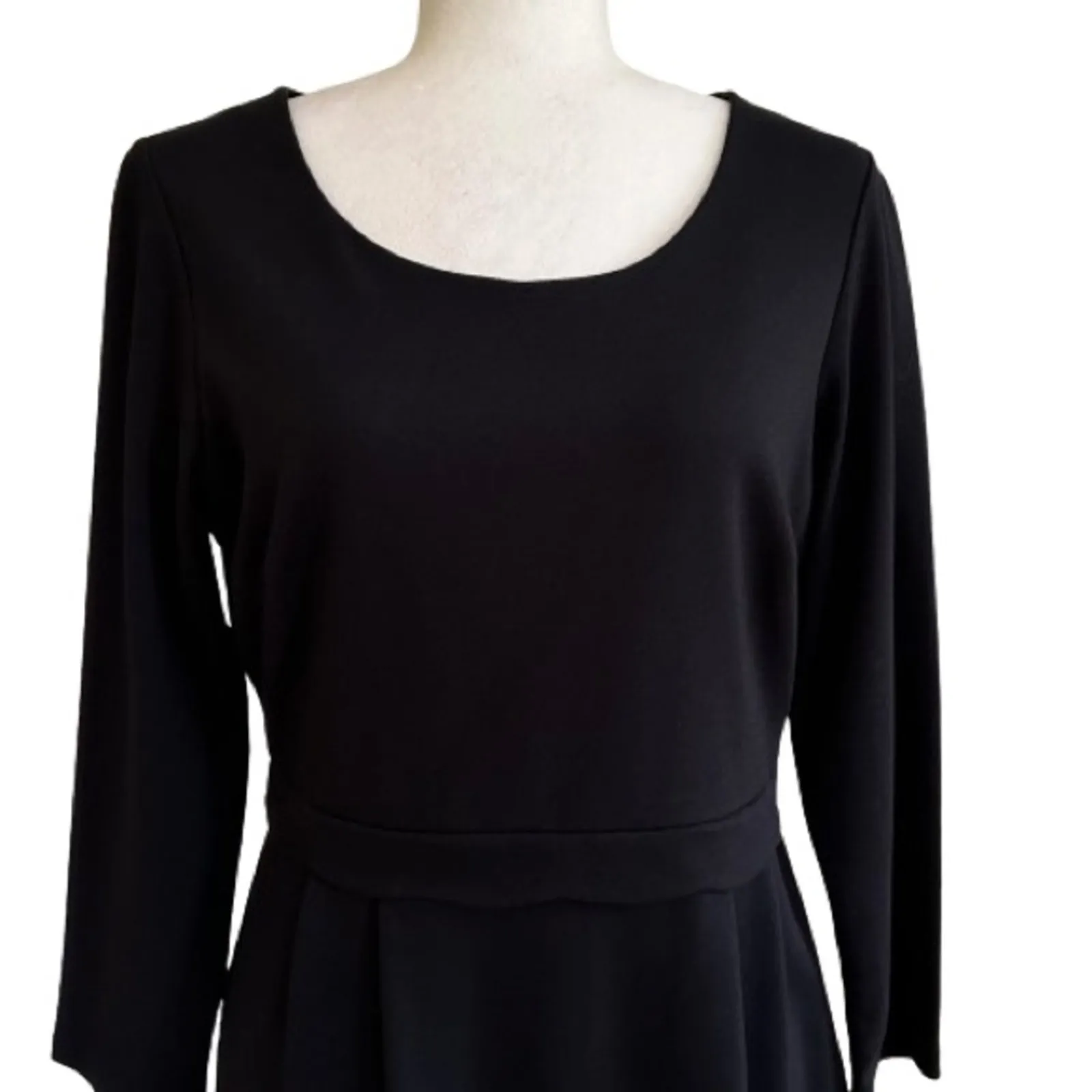 Tahari Dress LBD Black 3/4 Sleeve Scalloped Trim Stretch Sheath Dress Size 8 - Image 3