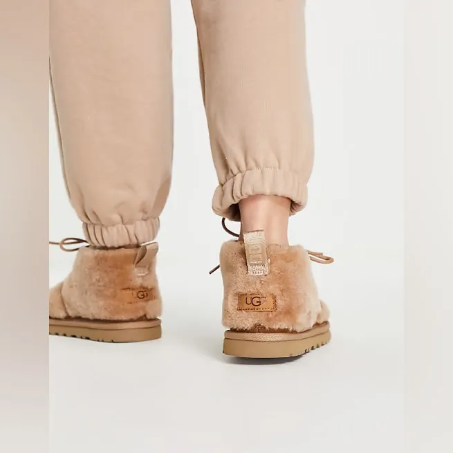 UGG Neumel Cozy Lace Up Fluffy Ankle Chukka Boots in Chestnut Size 9 - Image 4