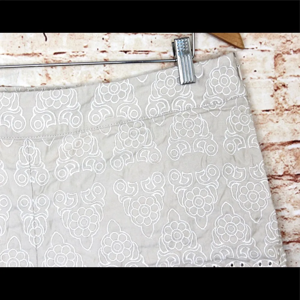 | Cream/White Embroidered Shorts - Image 4