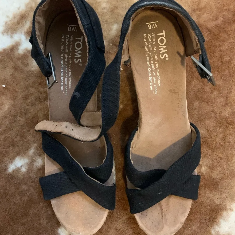 Toms  Wedge Sandals (size 8) - Image 7