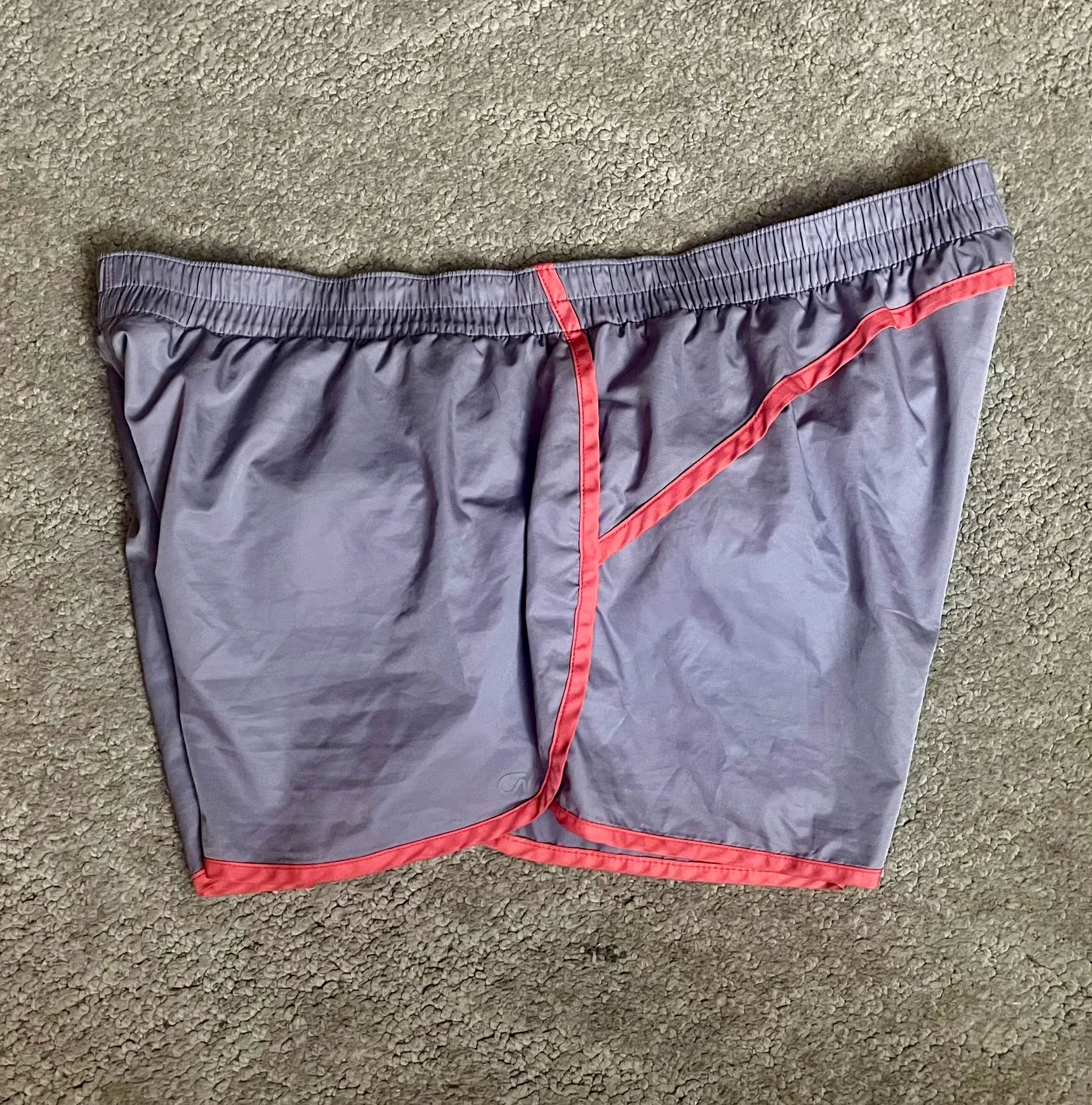 Gap Women's  Body Fit Gray Athletic Shorts - Image 4