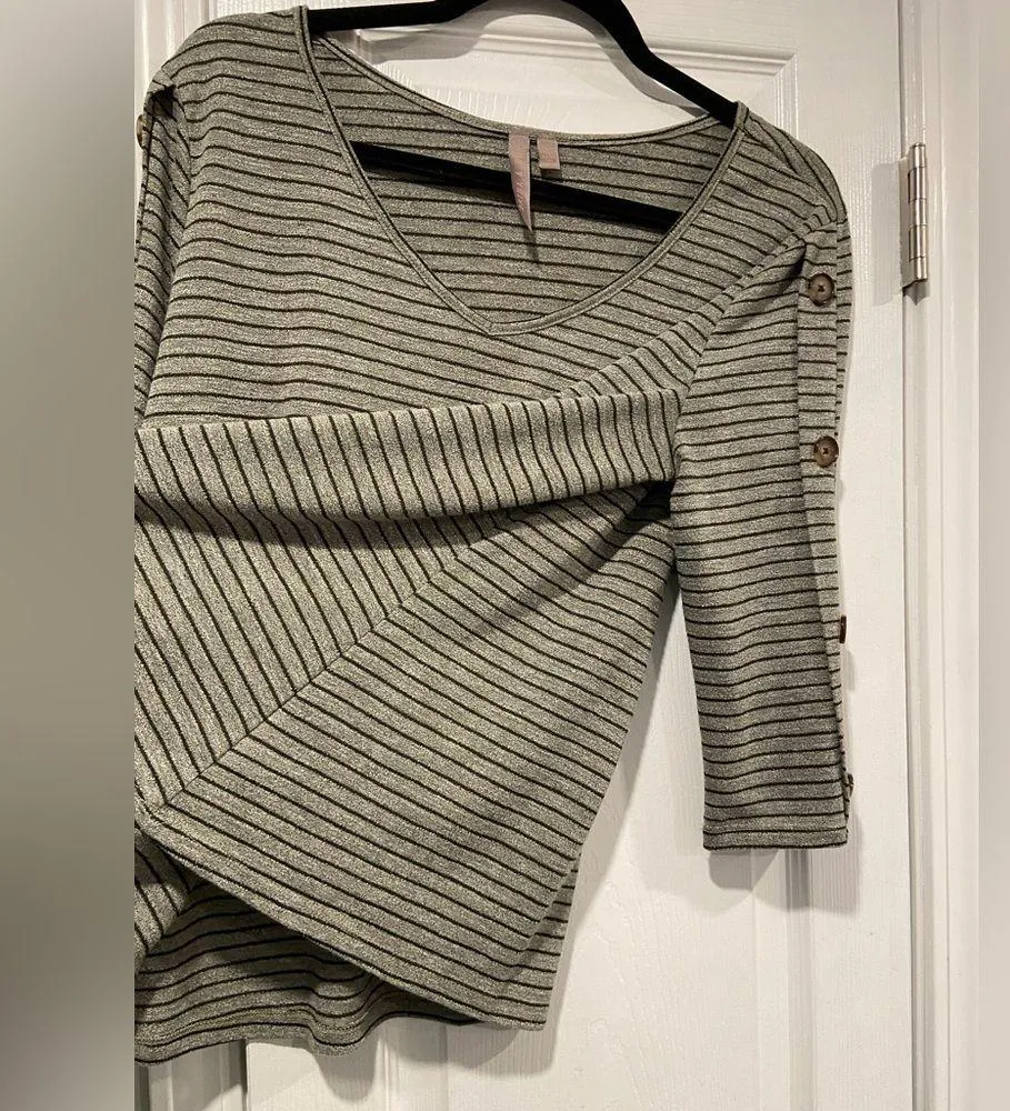 Brina + Em Size L Gray Black Stripe V Neck 3/4 Sleeve Button Detail Casual Top Size L - Image 4